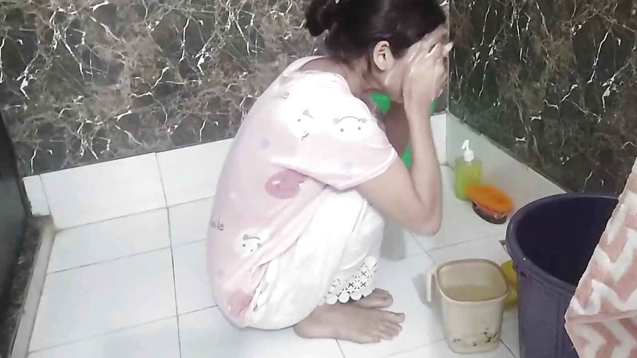 Clip hardcore về cô gái Ấn Độ có bộ ngực nhỏ và chặt chẽ đang quan hệ tình dục qua đường hậu môn - 5:07 video - from Anal.media