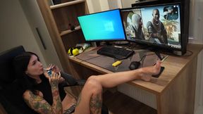 Curvy lesbian couple gets fucked by delivery guy - SD - 29:16 video - from LesVids