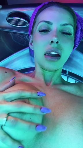 Diana sunbathing - HD - 0:28 video - featuring Diana Gabrovska - from FapHouse
