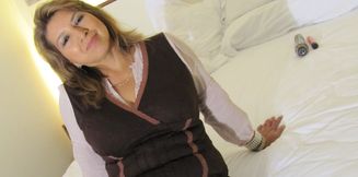 Sexy latina MILF with hot body loves to play with her pink pussy - HD - 27:56 video - from Mature.nl