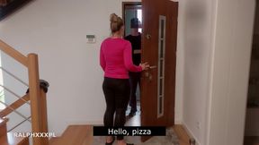 Hot Wife Sucked Pizza Delivery Guy to Get His Sauce on Pizza - HD - 5:34 video - from xHamster