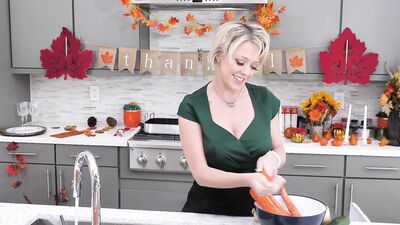 Dee Williams Cooking Turkey - Dee Dee - HD - 36:14 video - featuring Dee Williams - from MomVids