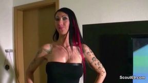 Stief-Schwester erwischt ihn mit ihrem Tange und fickt ihn - HD - 16:40 video - from xHamster