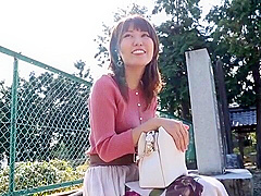 美人妻がパンティ越しのオマンコ愛撫とクンニで快楽にとろける - 11:00 video - from Senzuri.tube