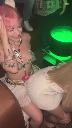 Club babe gives sultry lap dance - HD - 0:28 video - from Boinkz