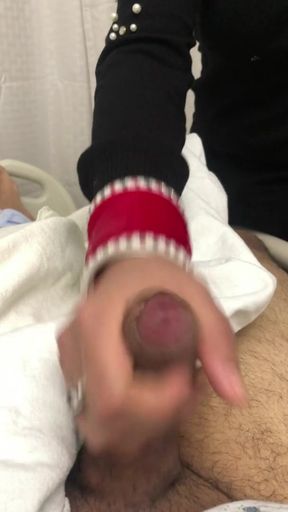 Desi woman caught giving a public hand job to a man with big dick in India - HD - 0:21 video - from S3xd