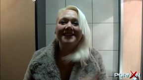 BBW UK amateur girl pissing outdoors - HD - 11:23 video - from xHamster