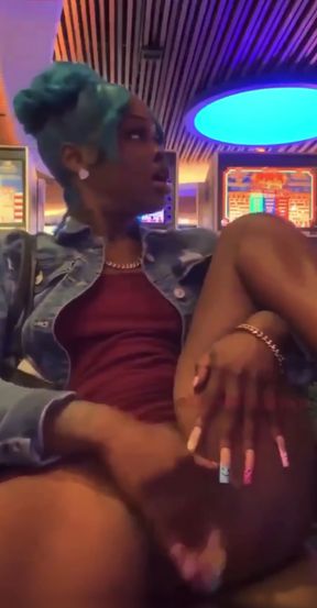 Squirt-squirting exhibitionist shows off her public masturbation skills - HD - 0:11 video - from Boinkz