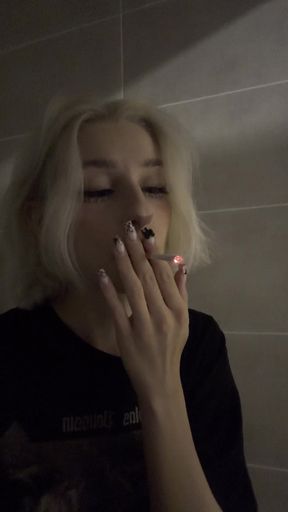 OnlyFans teen babe smokes and looks cute in petite body - HD - 0:13 video - from F4pz