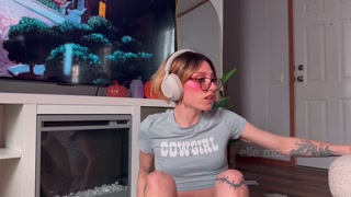 Ur gf needs sweaty feet worship - HD - 11:26 video - featuring Elle Marz - from Pornzona