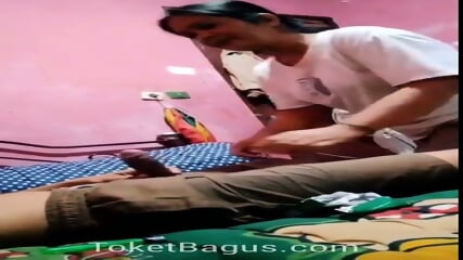 Dick Flash ask blowjob to granny - 4:50 video - from Eporner
