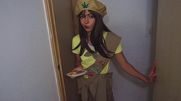 La chica scout de la tropa 69 me demuestra sus habilidades y le doy leche en sus galletas - HD - 23:42 video - from Sheer