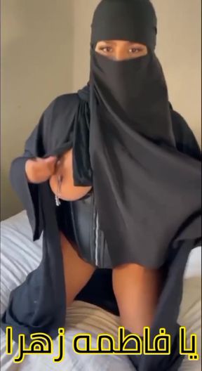 Hijabi girl reveals her tits - HD - 0:05 video - from R4wd