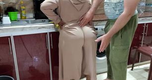 Egyptian Sharmota Get Her Pussy Wet in Kitchen Arabic Big Woman - 4K - 8:56 video - from xHamster