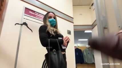 Se vuelve loca al ver la polla negra - 4:34 video - from Eporner