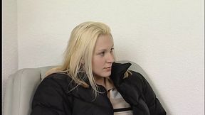 Blonde Studentin testet Stiefpapas Dildo Sammlung - HD - 16:07 video - from xHamster
