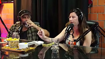 Casal cuckold e hotwife. O que ele curte mesmo, &eacute_ ver sua esposa sentir prazer! - HD - 105:21 video - from XVideos