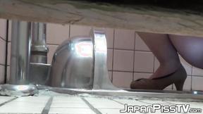 ”Charming Asian ladies close up caught peeing on” - HD - 5:59 video - from Zatube