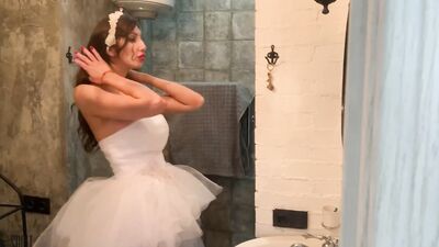 The Bride Sucked the best Man before the Wedding and Poured Sperm all over her Face - HD - 12:12 video - featuring Liza Virgin - from MomVids
