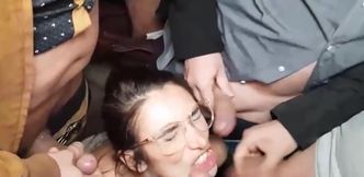 cette belle brune salope se fait spermer le visage en bukkake - SD - 13:54 video - from AbXXX