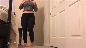Thicc amateur Bea York masturbates with a big dildo in yoga pants - SD - 17:37 video - from BigAssz