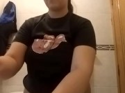 lavando sus bolas chinas. Juguetes sexuales para correrse - SD - 0:34 video - from YouPorn