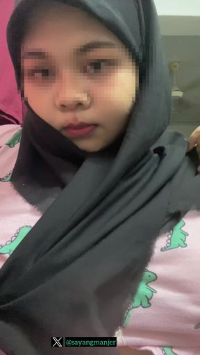 Hijabi malay sucking dildo - HD - 6:47 video - from xHamster