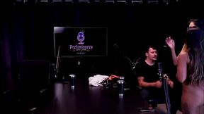 A vadia achou que era uma colab de putaria, teve a hist&oacute_ria com um cantor, deram conselho para as pessoas, e os fetiches... - Casal Kaliente (WATCH ON: SHEER/RED) - HD - 10:23 video - from XVideos
