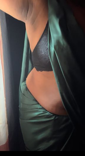 Desi bhabhi saree mai sexy lagrahi hai - HD - 9:27 video - from xHamster