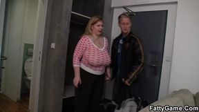 Muscular masseur fucks big tits blonde plumper - HD - 6:05 video - from xHamster