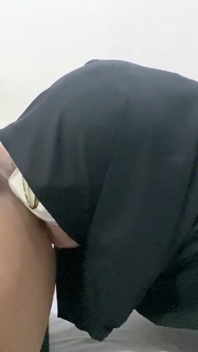 Key moment from "Hijab Girl Sucking" - HD - 0:30 video - from xHamster