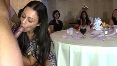 Garotas chupando enquanto outras garotas assistem - HD - 8:09 video - from Faperoni