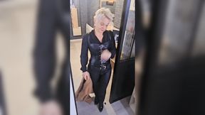 Sexy seasoned mom with big ass fucks in leather skirt