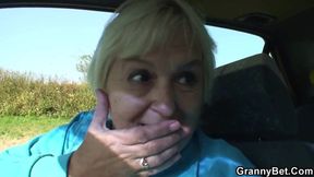 Old bitch gets nailed in the car by a stranger - HD - 6:05 video - from xHamster