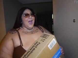 Comedic UPS Worker Delivers Major Rod To SSBBW Crystal Blue - HD - 5:57 video - from FreePorn8