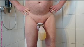 geiles pissen in gummisocke - 3:27 video - from PornBox