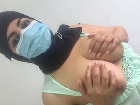 Tunisian wife speaks badly and masturbates her pussy pulling her breasts she wants girls and men - HD - 5:56 video - from xHamster