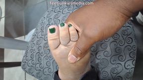 Kelly's Meaty Soles Rubbing Meet up - HD - 2:06 video - from xHamster