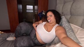 Brown BBW chewing bubblegum, blowing bubbles, and playing with her pussy - 4K - 13:23 video - from xHamster