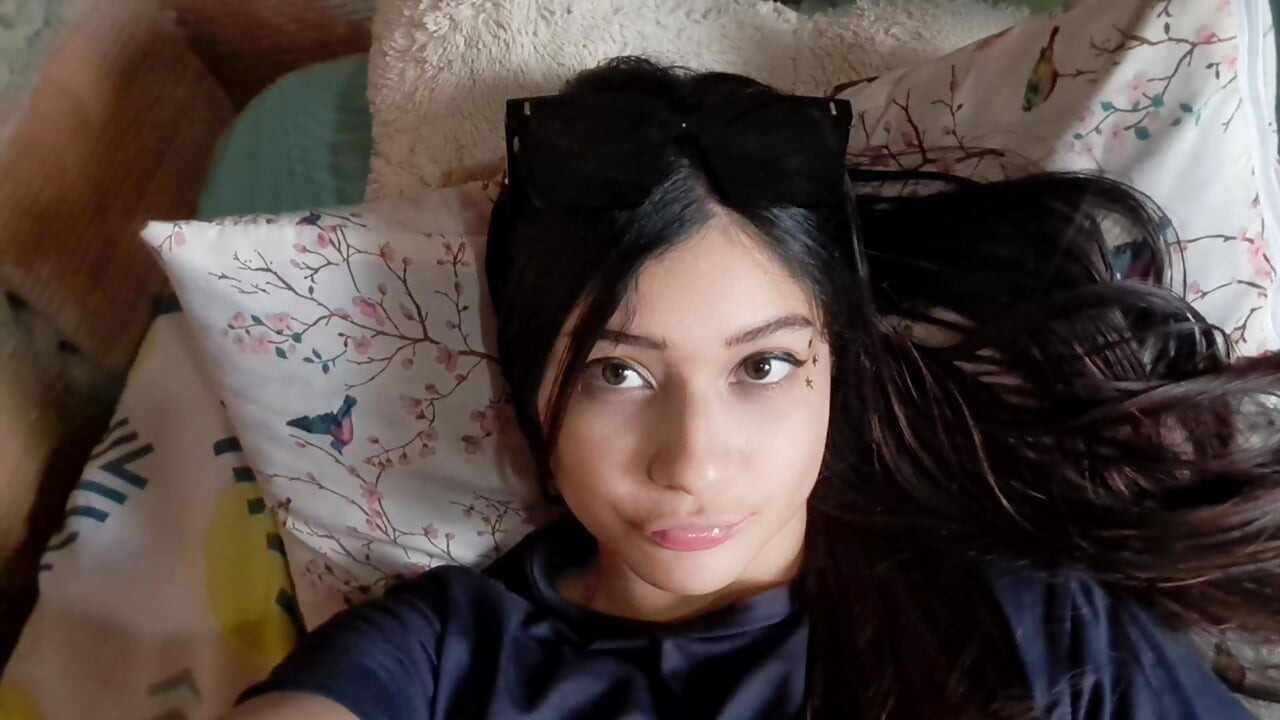Videoclip de casă cu o lesbiană latină amatoră de 18 ani, o celebră târfă care se masturbează - HD - 6:30 video - from Anal.media