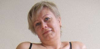 Happy mature amateur wife with a big vagina. - HD - 45:45 video - from Mature.nl