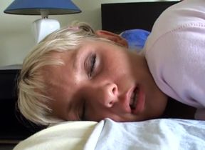 Fingered in the ass by my girlfriend - 9:29 video - from xHamster