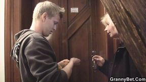 Sexy mature blonde seduces dude for cock-riding - HD - 6:08 video - from xHamster