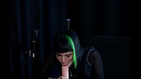 Safada g&oacute_tica demonstra seu boquete, tem os peitos chupados depois de dizer que se relacionaria com f&atilde_s - Carol RHCP (SHEER/RED) - HD - 12:00 video - from XVideos