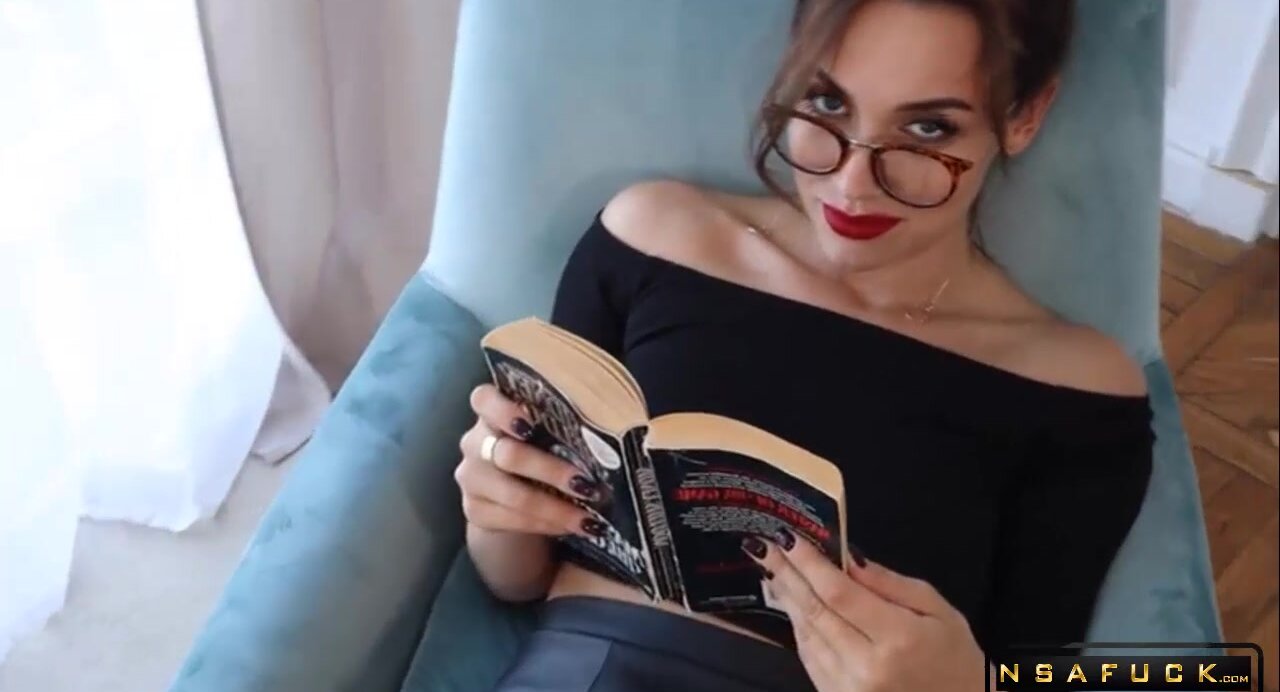Finest Piss Hole Eat Ever Girl with Red Lipstick Luxury Chick - HD - 6:39 video - from ALOTPorn