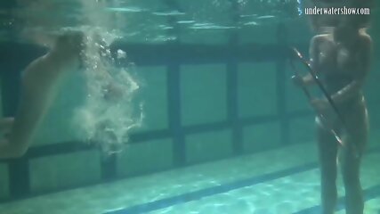 Underwater acrobatics lesbians Irina Barna and Anna Feher - 5:36 video - from Eporner