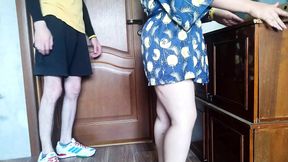 Luxurious milf gives pizza delivery guy a handjob instead of a tip - HD - 5:20 video - from xHamster