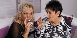 Mature lesbians Karina & Malinde eating each other's pussy - HD - 29:55 video - from Mature.nl