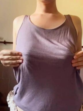 Da li volis kad se ovako igram sa sisama? Do you like it when I play with my tits like this? - HD - 1:41 video - from xHamster