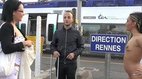De passage en Bretagne, Gwenanie s'_offre une exhib de folie &agrave_ la gare! - HD - 1:00 video - from XVideos